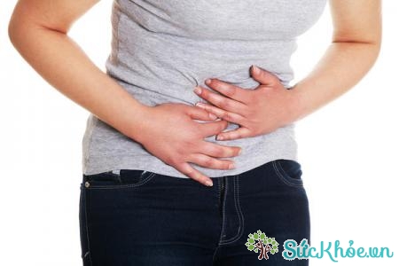 Triệu chứng thường gặp như đau bụng dưới, buồn nôn