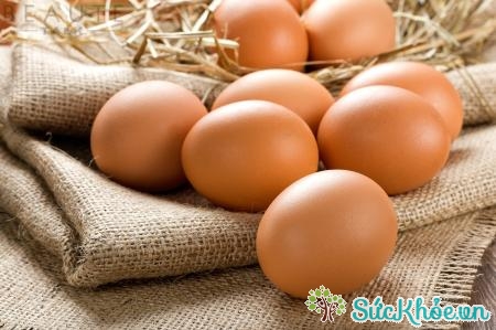 Trứng gà là thành phần bài thuốc làm trắng da trừ sẹo