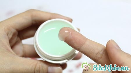 Bí quyết dưỡng da mùa hè là nên chọn dưỡng ẩm dạng gel cho da mặt 