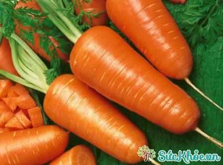 Trợ lực canxi là một công dụng của cà rốt