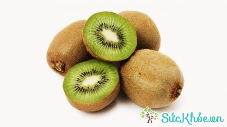 Kiwi là loại quả có chứa nhiều vitamin C, giúp bạn ngủ tốt hơn