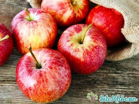 Táo là loại trái cây màu đỏ chứa nhiều chất chống oxy hóa