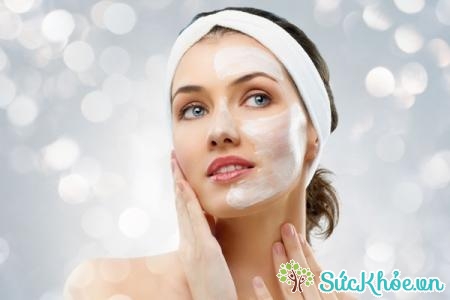 Rửa mặt là bước quan trọng trong chăm sóc da dầu