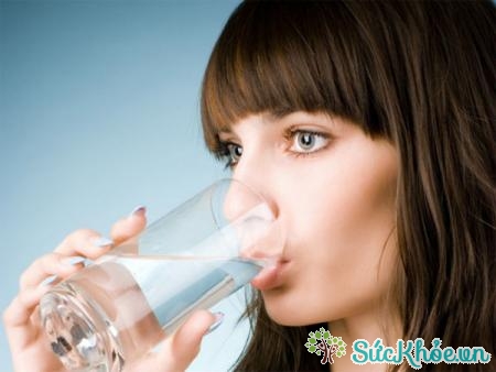 Cần uống nước giúp hạ sốt nhanh