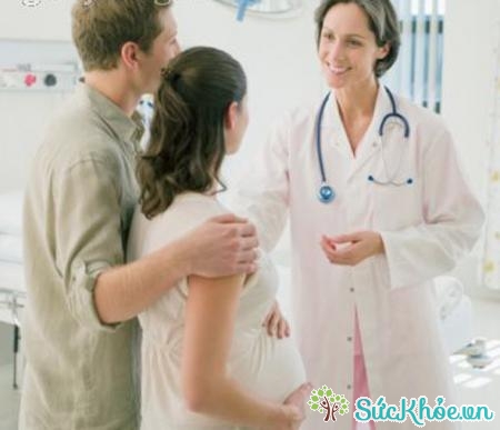 Vỡ ối sớm là tình trạng màng ối bị rách và nước ối chảy ra trước khi tử cung co thắt