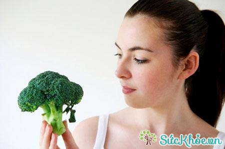 Các loại rau xanh là một trong những thực phẩm ngăn ngừa tóc bạc