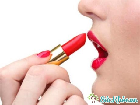 Những thành phần độc hại của son môi bạn gái cần chú ý