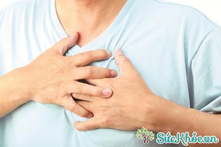 Đau thắt ngực làm người bệnh khó thở
