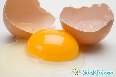 Lòng đỏ trứng gà là một trong những bí quyết chống nếp nhăn hiệu quả