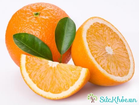 Bổ sung vitamin C qua các loại hoa quả như cam