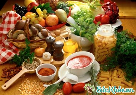 Bệnh nhân cần tăng cường chất xơ, rau xanh, ngũ cốc, hạn chế đồ ăn có mỡ