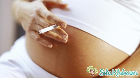 Hút thuốc lá là một trong những điều cần tránh khi mang thai