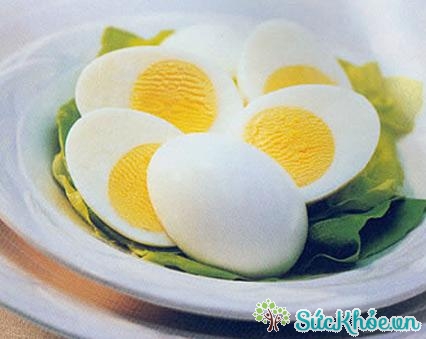 Những người có mức lọc cầu thận thấp có thể bị đau thận cấp tính vì hàm lượng protein cao có trong trứng.