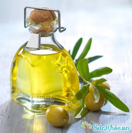 Có thể dùng tinh dầu oliu để tẩy trang
