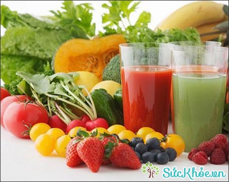 Nên ăn nhiều rau xanh, trái cây để tăng cường chất xơ phòng ngừa nứt hậu môn.