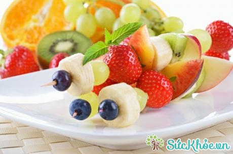 Nên ăn nhiều và đa dạng các loại trái cây trong mùa hè.