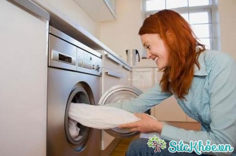 Vệ sinh máy giặt thường xuyên giúp kéo dài tuổi thọ cho máy