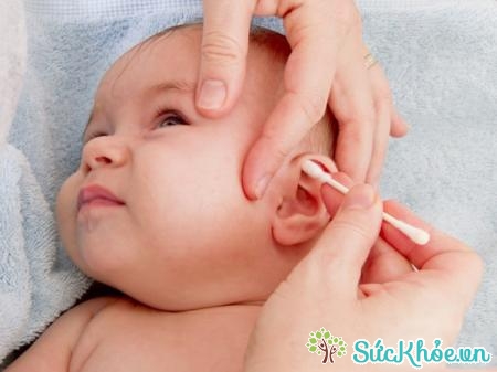 Giữ vệ sinh tai, mũi, họng là cách phòng tránh viêm tai thanh dịch cho trẻ