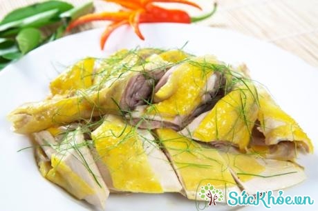 Một trong các món ăn ngày Tết quen thuộc với người Việt là thịt gà.