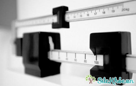 Tăng cân là một trong những dấu hiệu của viêm tuyến giáp mãn tính