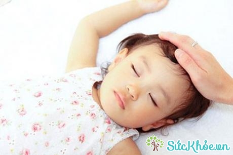 Có rất nhiều trường hợp trẻ sơ sinh đổ mồ hôi không phải vì nóng mà đó là dấu hiệu của một căn bệnh.