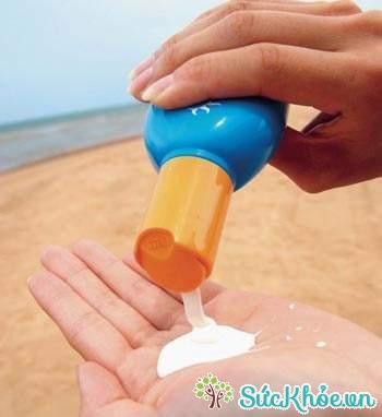 Nên dùng kem chống nắng trước 30 phút khi đi ra nắng.