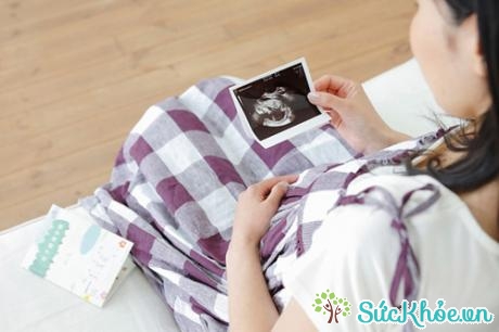 Có rất nhiều yếu tố ảnh hưởng đến sự phát triển cân nặng của thai nhi. 