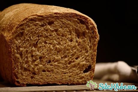 Hãy luôn chọn bánh mì từ bột mì nguyên cám cho sức khỏe sinh sản 