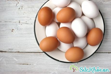Trứng còn chứa dưỡng chất choline rất tốt cho sự phát triển của trí não