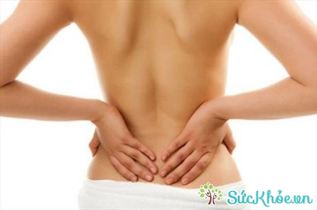 Sỏi thận gây ra những cơn đau dai dẳng ở vùng lưng và bụng