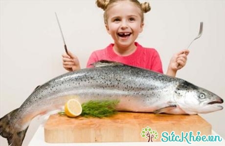Tuyệt đối không cho trẻ ăn hải sản nếu bị dị ứng (ảnh minh họa: Internet)