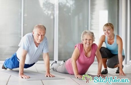 Thay đổi thói quen sống cũng góp phần nâng cao sức khỏe người cao tuổi (Ảnh minh họa: Internet)