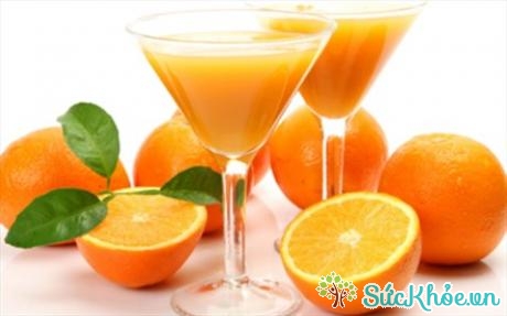 Dùng các loại nước cam có bổ sung vitamin D (Ảnh minh họa: Internet)
