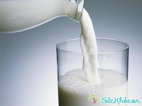 Sữa giúp cung cấp canxi và protein cho cơ thể. (Hình mình họa)