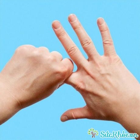 Khi bạn cảm thấy đau nhức cơ bắp, hãy massage nhẹ nhàng ngón tay trỏ