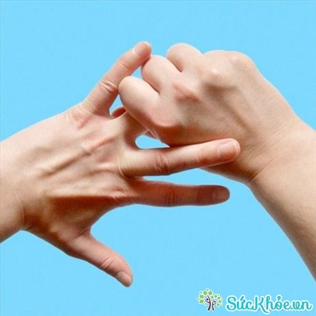 Massage nhẹ nhàng ngón tay đeo nhẫn để tác động đến việc kiểm soát trạng thái cảm xúc của cơ thể