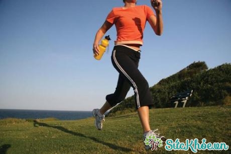Chạy bộ nhanh làm tăng nguy cơ viêm khớp, đặc biệt là vùng đầu gối của bạn. Bạn có thể cảm nhận được những tổn thương ở vùng đầu gối. 