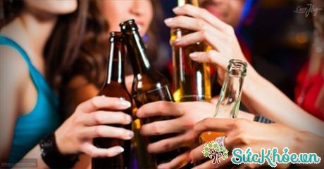 Khi tiêu thụ quá nhiều rượu, thận sẽ phải hoạt động cật lực để loại bỏ lượng cồn mà bạn tiếp nhận.