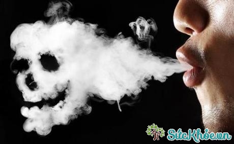 Trong khói thuốc có rất nhiều thành phần độc hại và làm giảm lượng vitamin C trong cơ thể con người.