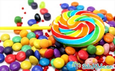 Thực phẩm ngọt, nhiều đường như kẹo là nguyên nhân trực tiếp dẫn tới tăng cân
