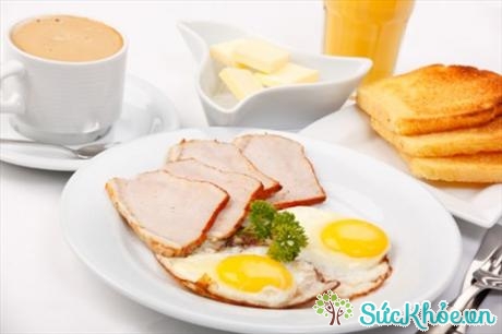 Một bữa sáng hoàn hảo dành cho bạn khi có những thực phẩm bao gồm chất xơ, trái cây, ngũ cốc, sữa 