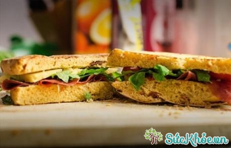 Bánh sandwich là sự lựa chọn hoàn hảo kết hợp các loại ngũ cốc nguyên chất, rau và protein vào một bữa ăn