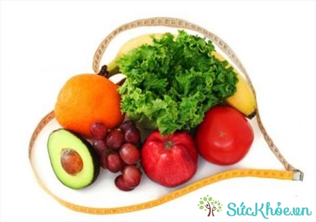 Tăng cường sử dụng các loại rau tươi và quả là những thức ăn giàu các chất chống oxy hóa để phòng chống các bệnh tim mạch
