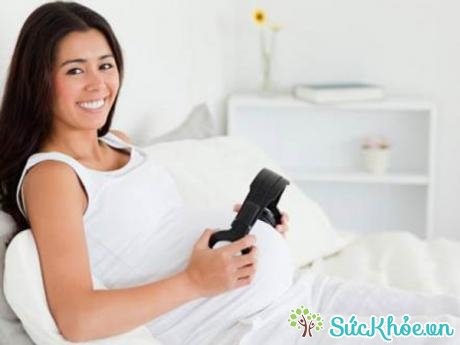 Từ tháng thứ 5 của thai kỳ, bé đã có thể nghe được âm thanh bên ngoài. 