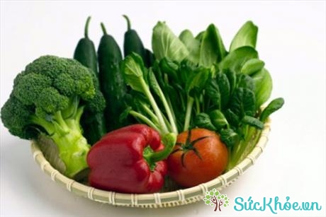 Nên ăn nhiều rau xanh và các loại hoa quả tươi 
