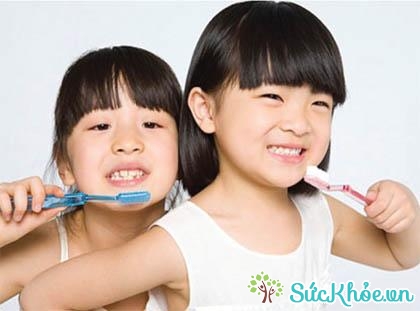  Trẻ cần được chăm sóc răng miệng đúng