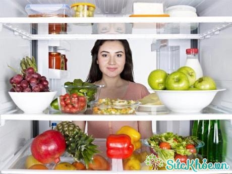 Nếu bạn không có ý định ăn ngay những loại trái cây và rau xanh mà mình sắp mua và có định bỏ vào tủ lạnh vài ngày rồi mới ăn, thì tốt nhất, bạn nên mua rau quả đông lạnh.
