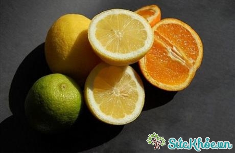 Những loại trái cây có múi như cam, chanh, bưởi có hàm lượng vitamin C dồi dào