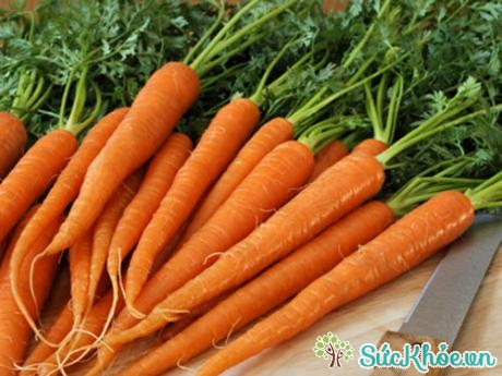 Súp cà rốt cùng với khoai lang và một ít hạt bí ngô để tăng cường tác dụng phòng bệnh cho cơ thể