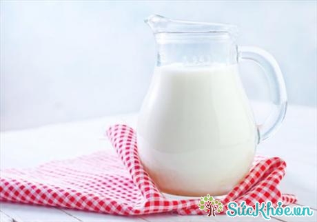 Uống sữa có thể làm giảm mỡ bụng với người thừa cân 